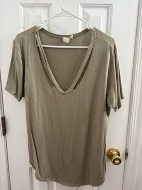 Relaxed V-Neck Tee - Olive Green
